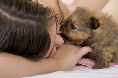 kızla köpek yavrusu