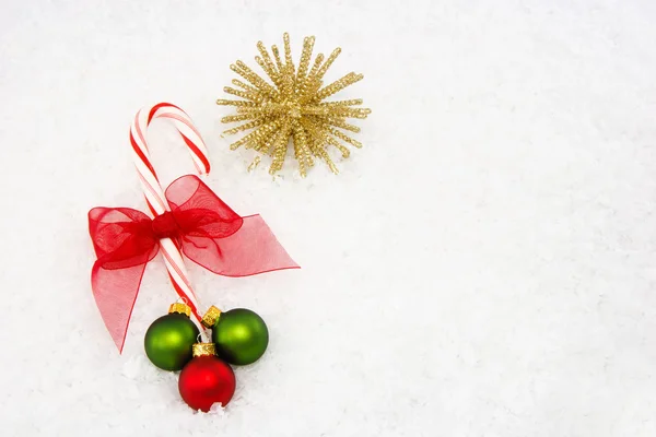 Sockertopp med rött, guld och grönt ornament — Stockfoto