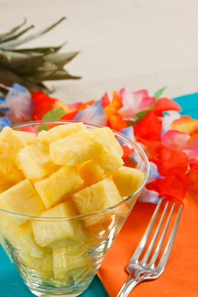 Pineapple Salad Colorful Tablesetting Natural Beige Linen Tablecloth — Stock Photo, Image