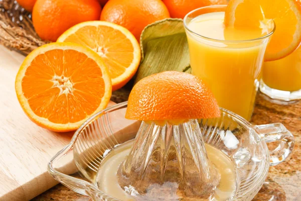 Jugo de naranja fresco exprimido — Foto de Stock
