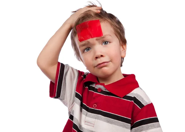 Kleiner Junge mit Bürokratie auf der Stirn — Stockfoto