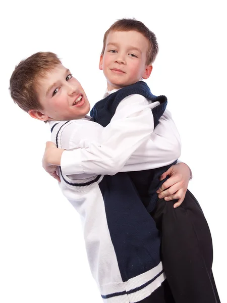 Dos alegres hermanos abrazándose —  Fotos de Stock