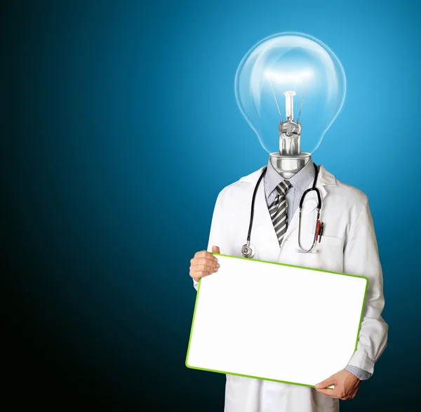 Doctor con tablero vacío y cabeza de lámpara —  Fotos de Stock