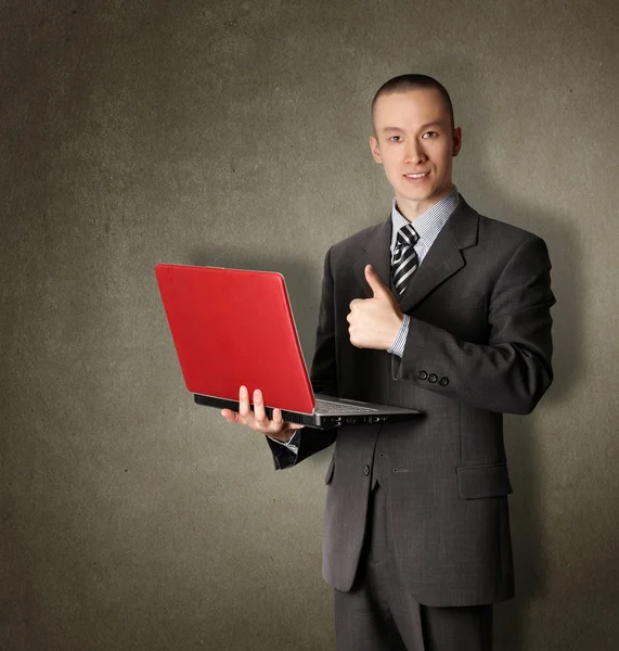 Affärsman med röd laptop — Stockfoto