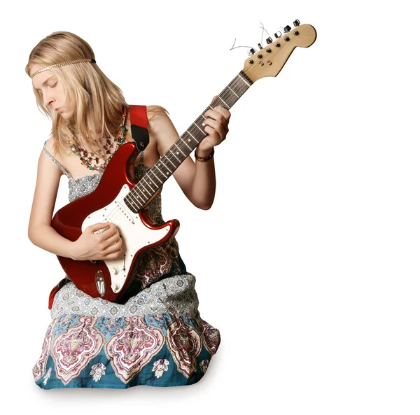 Hippie flicka med gitarr — Stockfoto
