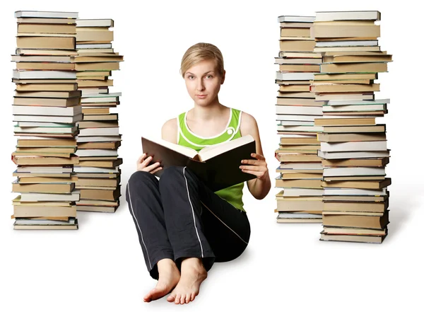 女子大生白で隔離される大きな本で勉強 — ストック写真