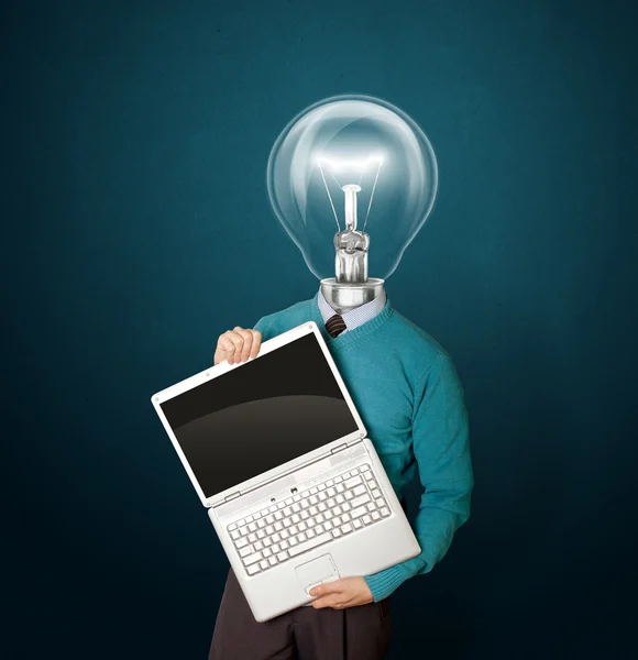 Mężczyzna Lampy Głowy Kolorze Niebieskim Otwartym Laptopem Ręce — Zdjęcie stockowe