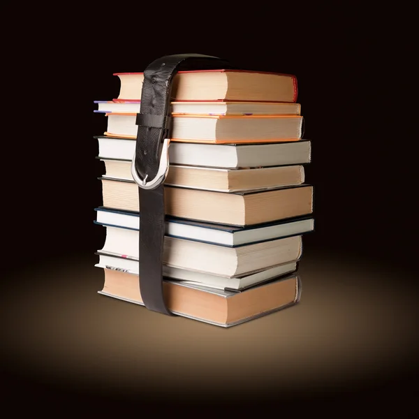 Pila de libros con cinturón — Foto de Stock
