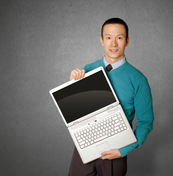 Hane i blått med laptop — Stockfoto