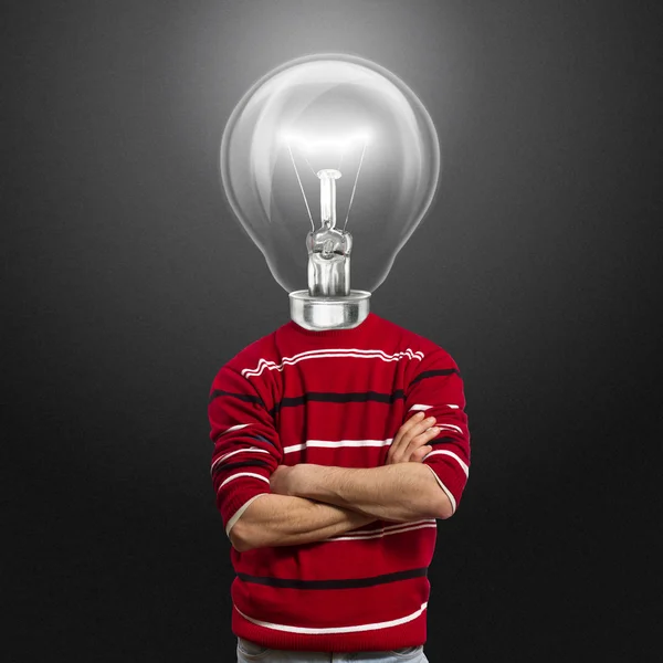 Mężczyzna w czerwonym i Główka lampy — Zdjęcie stockowe