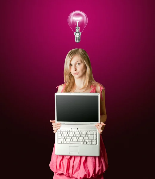 Femaile nyitott laptop rózsaszín — Stock Fotó