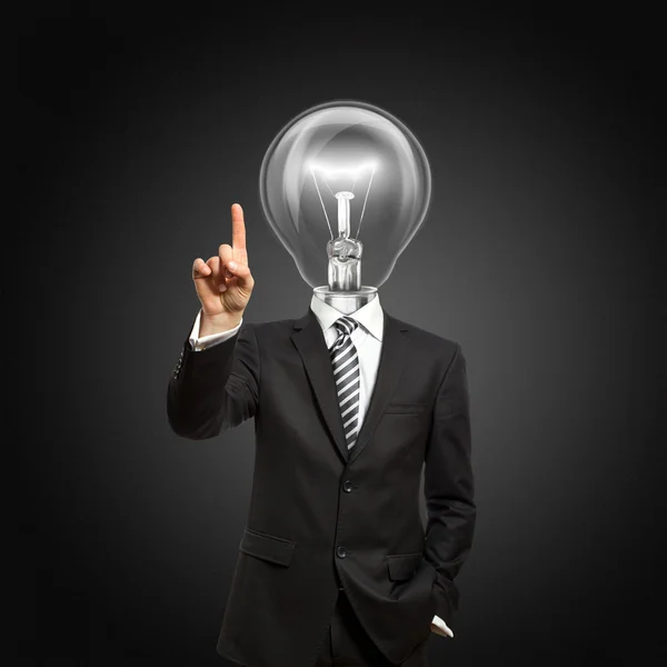 Uomo d'affari con testa di lampada premere il pulsante — Foto Stock
