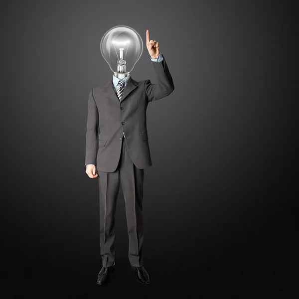 Hombre de negocios de larga duración con la cabeza de la lámpara pulse el botón —  Fotos de Stock