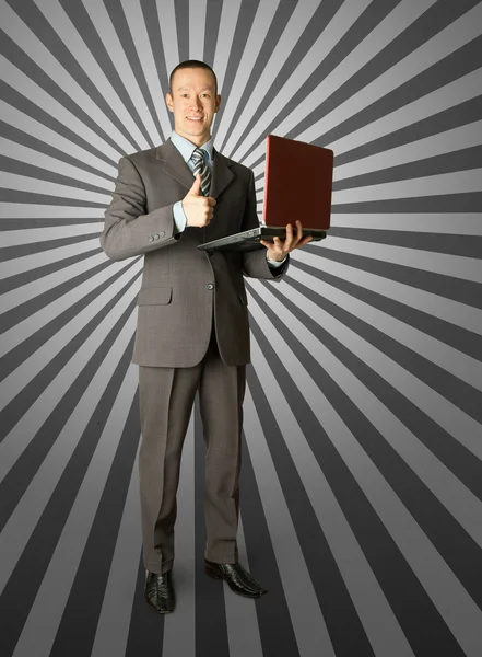 Volledige lengte portret van zakenman met laptop — Stockfoto