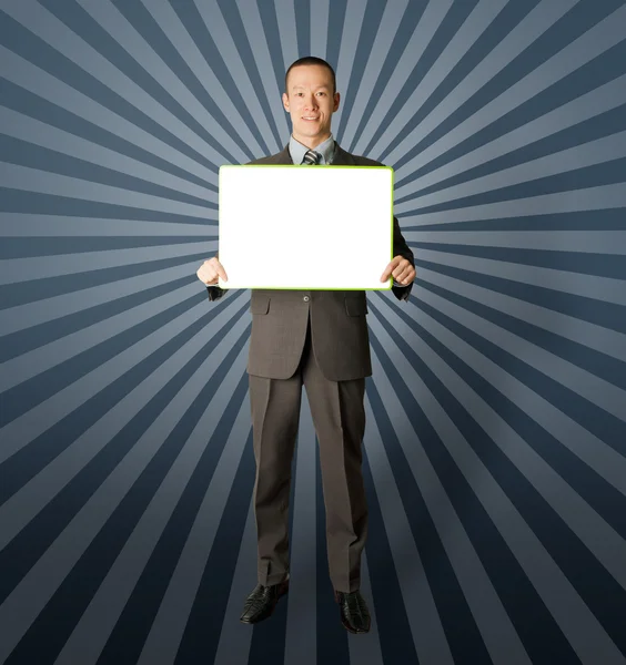 Empresário feliz segurando cartão branco em branco — Fotografia de Stock