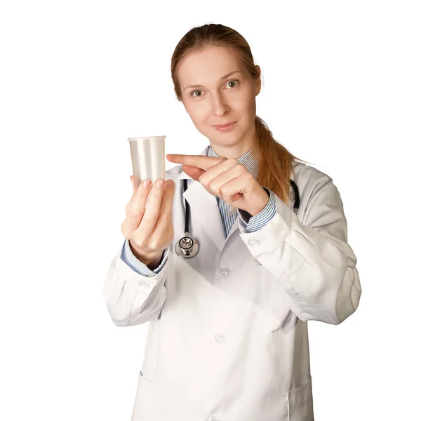 Doktor kvinna med cup för analys — Stockfoto