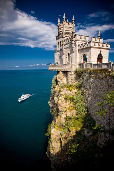 Det velkjente slottet Svelgerens reir nær Jalta. – stockfoto