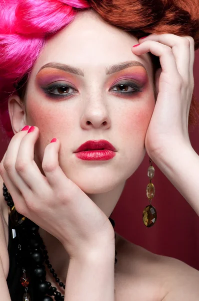 Closeup Portrait Beautiful Fashion Woman Face Jewels Beads Earrings Purple — Stock Photo, Image