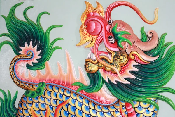 Arte tradicional da parede da igreja estilo tailandês com chines dragão — Fotografia de Stock