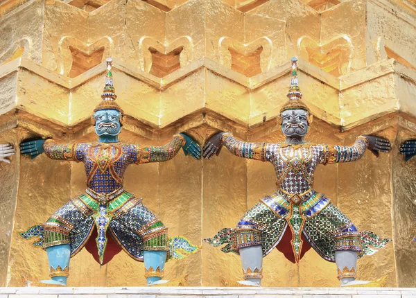 Två demoner i grand palace templet — Stockfoto