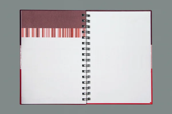 Cuaderno rojo degradado sobre gris — Foto de Stock