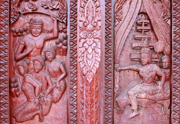 Puerta de madera vieja fueron talladas Arqueología tailandesa — Foto de Stock