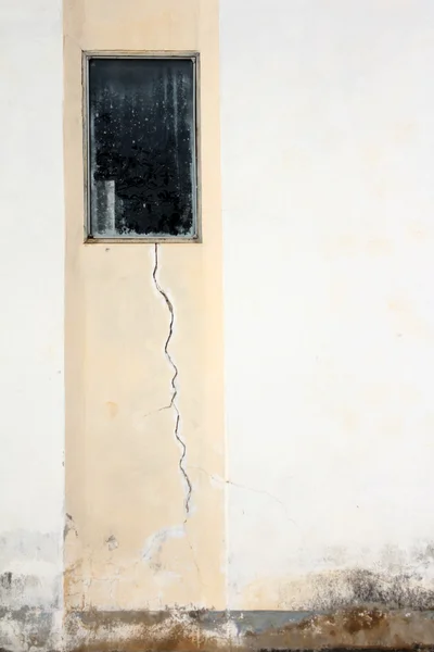 Grunge window and cracks wall — Stock Photo, Image