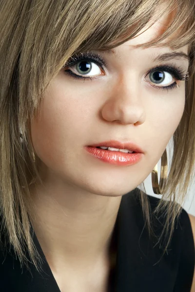 Portrait of a beautiful girl — Stock Photo, Image