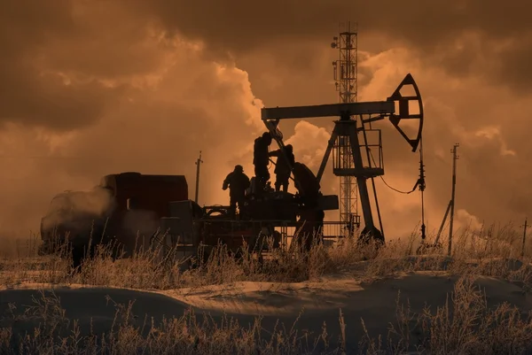 Нефтяной Насос Командной Работой Зимы — стоковое фото