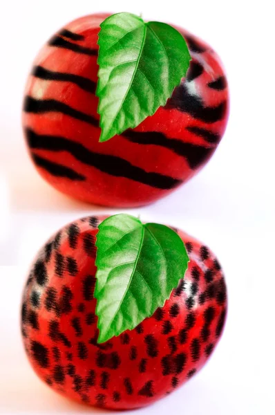 Rött Äpple Med Leaf Isolerad Vit Bakgrund — Stockfoto