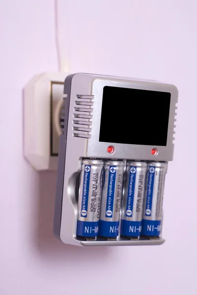 Batterie Chargeur Dans Sortie Sur Mur — Photo