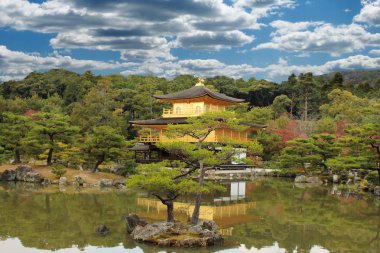 Altın tapınak kinkau-ji Kyoto, Japonya.