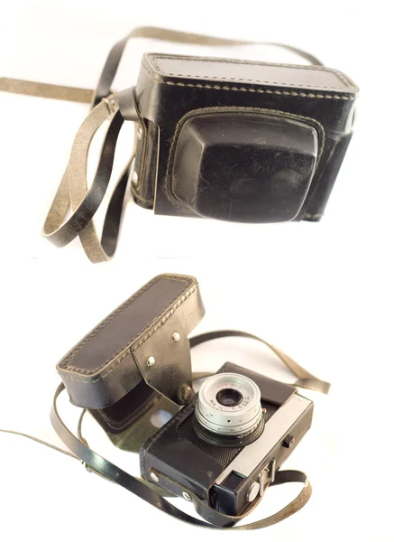 Retro photocamera i ett läderfodral. objektet över vita — Stockfoto