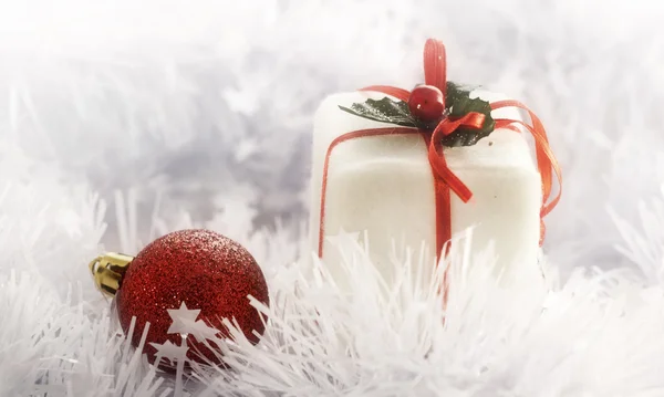 Bílé vánoční přání | s pozdravem — Stock fotografie