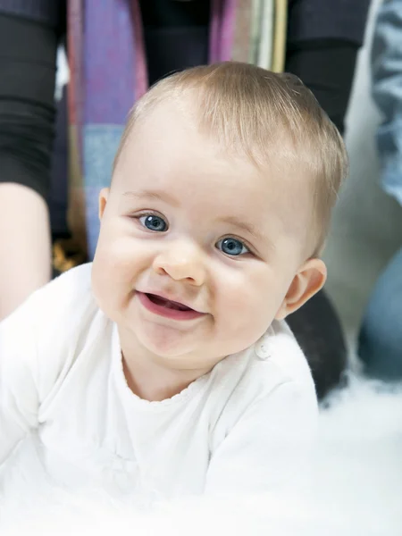 Primo piano sorridente del bambino — Foto Stock