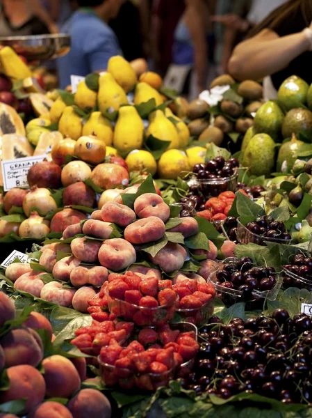 Fruit stand at the Boqueria market — Stock Photo, Image