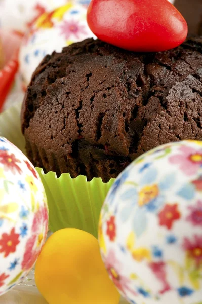 Chocolate muffin with easter eggs — Stock Photo, Image