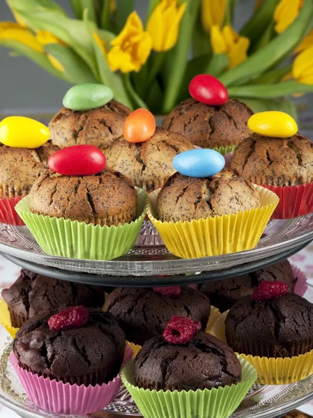 Muffin decorati con uova di Pasqua — Foto Stock