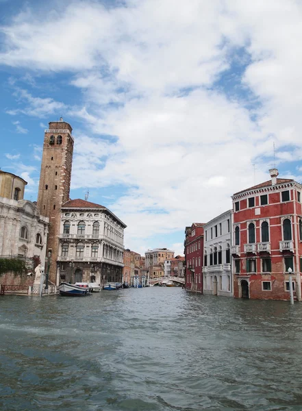Venedigs großer Kanal mit Wolken und Himmel — Stockfoto