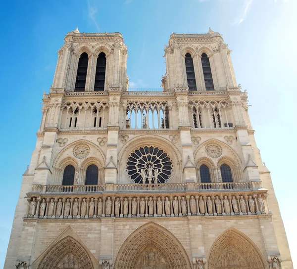 Die Fassade von Notre Dame in Paris — Stockfoto