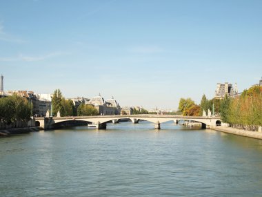 Louvre Müzesi ve seine Nehri