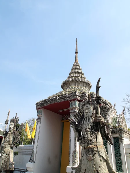 Διπλό Πέτρα Γίγαντας Φρουρά Στο Wat Pho Μπανγκόκ Ταϊλάνδη Κάθετη — Φωτογραφία Αρχείου