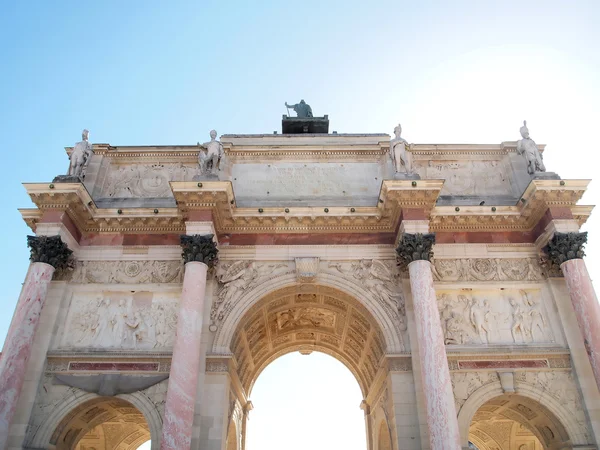За Триумфальной аркой Карусель — стоковое фото