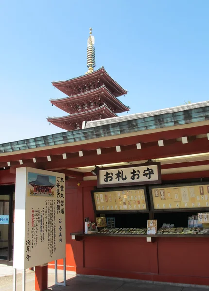 Souvenirwinkel op asakusa tempel in tokyo — Stockfoto