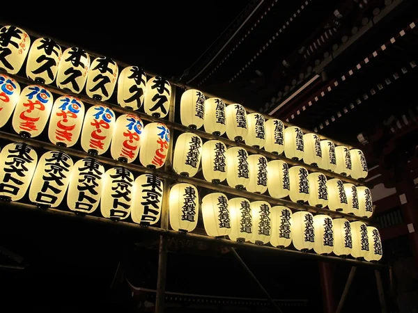 Lanternas de papel japonesas à noite — Fotografia de Stock