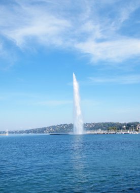 jet d'Eau Cenevre İsviçre Cenevre Gölü üzerinde