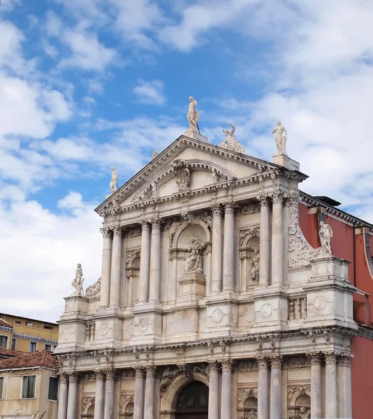 Kerk in Venetië Italië with blauwe hemelachtergrond — Stockfoto