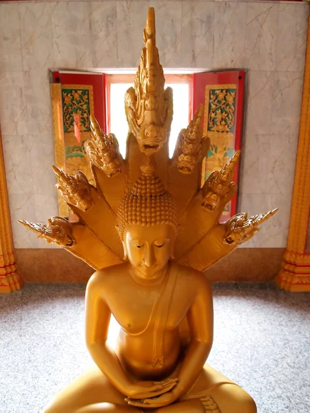 Άγαλμα του Βούδα στο ναό wat chalong — Φωτογραφία Αρχείου