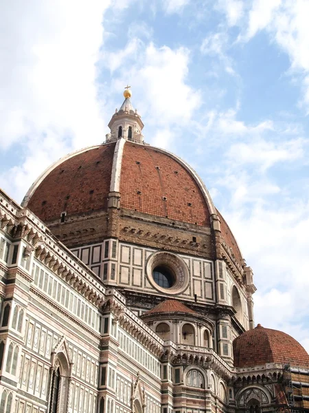 La cúpula del Duomo de Florencia, Italia — Foto de Stock