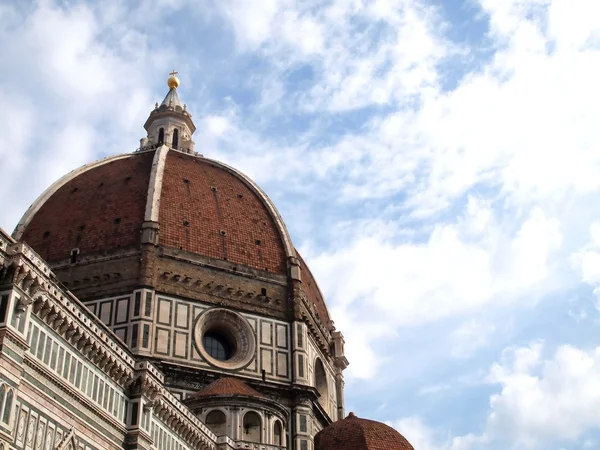 O Duomo de Florença com céu azul, Itália — Fotografia de Stock